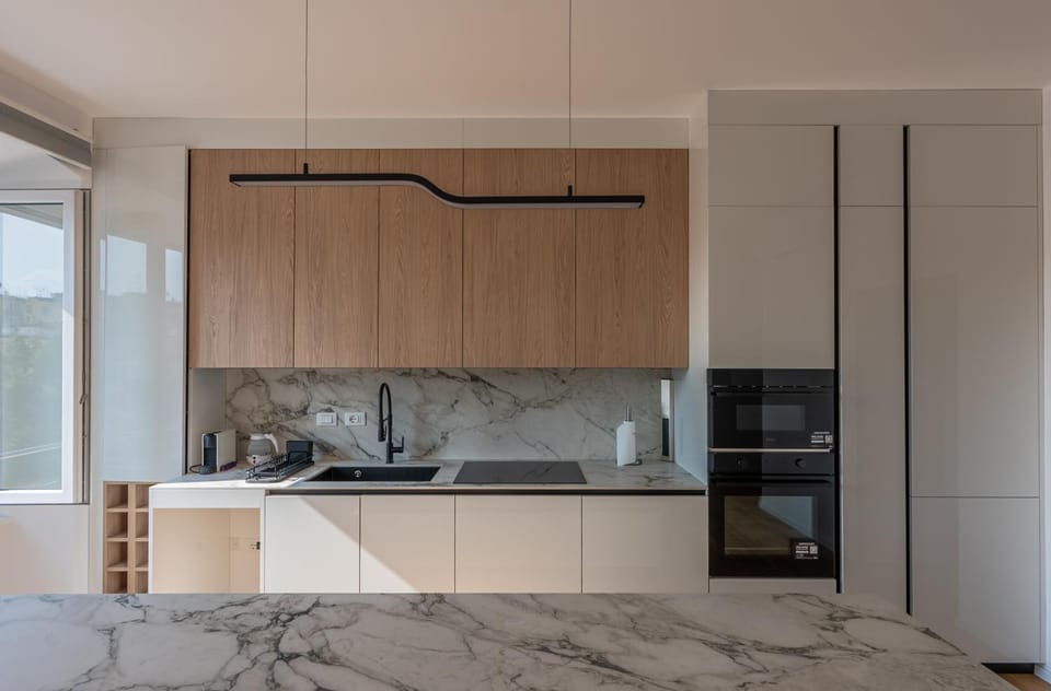 Kitchen or kitchenette, dishwasher, stove