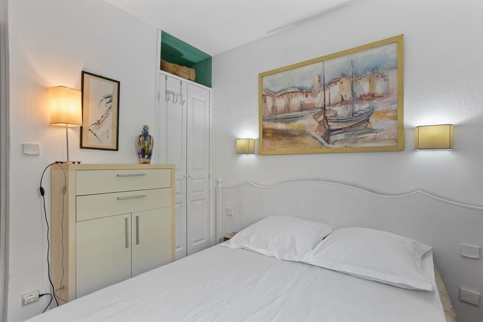Living room, Bedroom