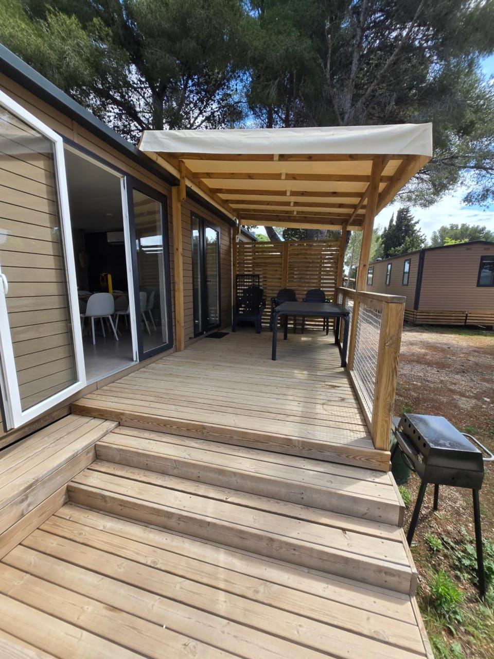 Property building, Patio, Day, Balcony/Terrace