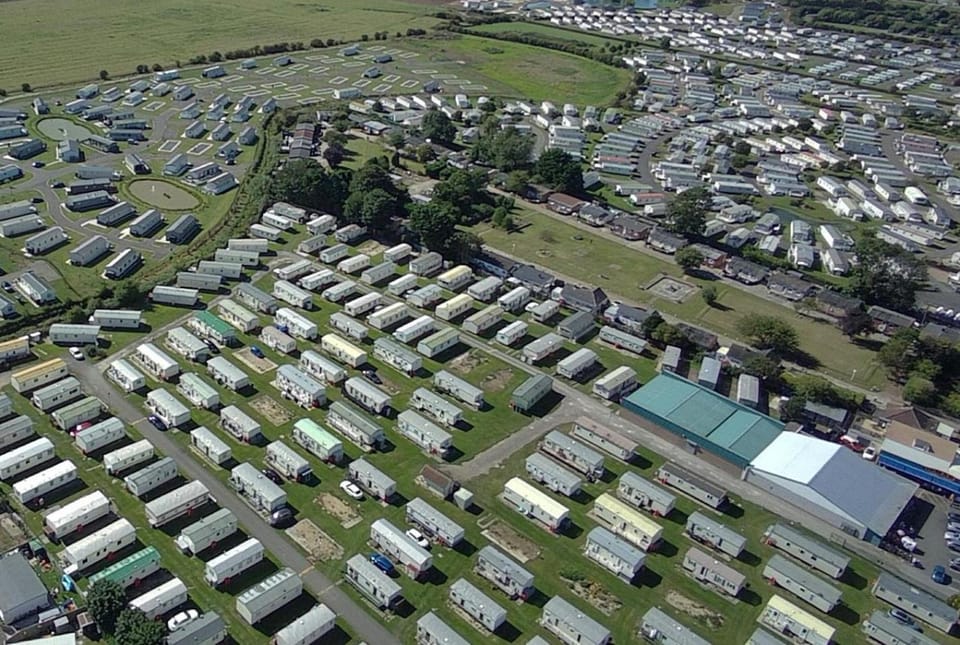 2 Bedroom Chalet Sleeps 6 -Free Parking -Tv -WiFi Chalet in Chapel Saint Leonards