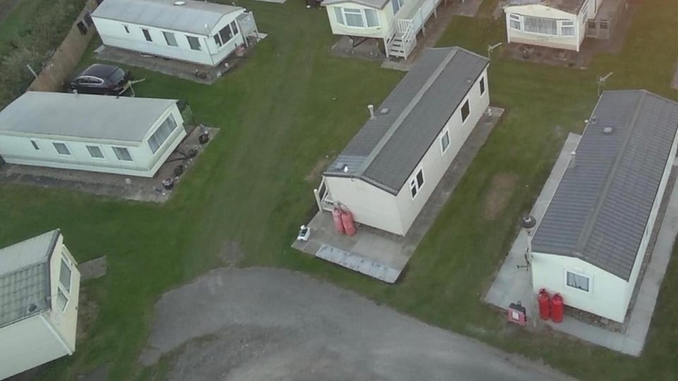 2 Bedroom Chalet Sleeps 6 -Free Parking -Tv -WiFi Chalet in Chapel Saint Leonards