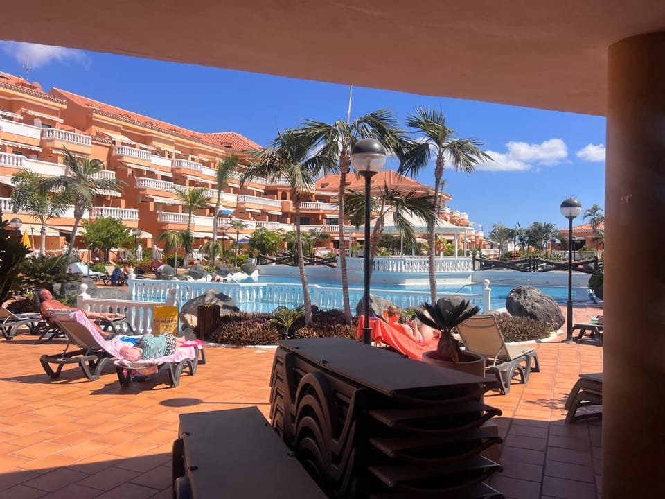 Property building, Day, Natural landscape, Swimming pool, sunbed