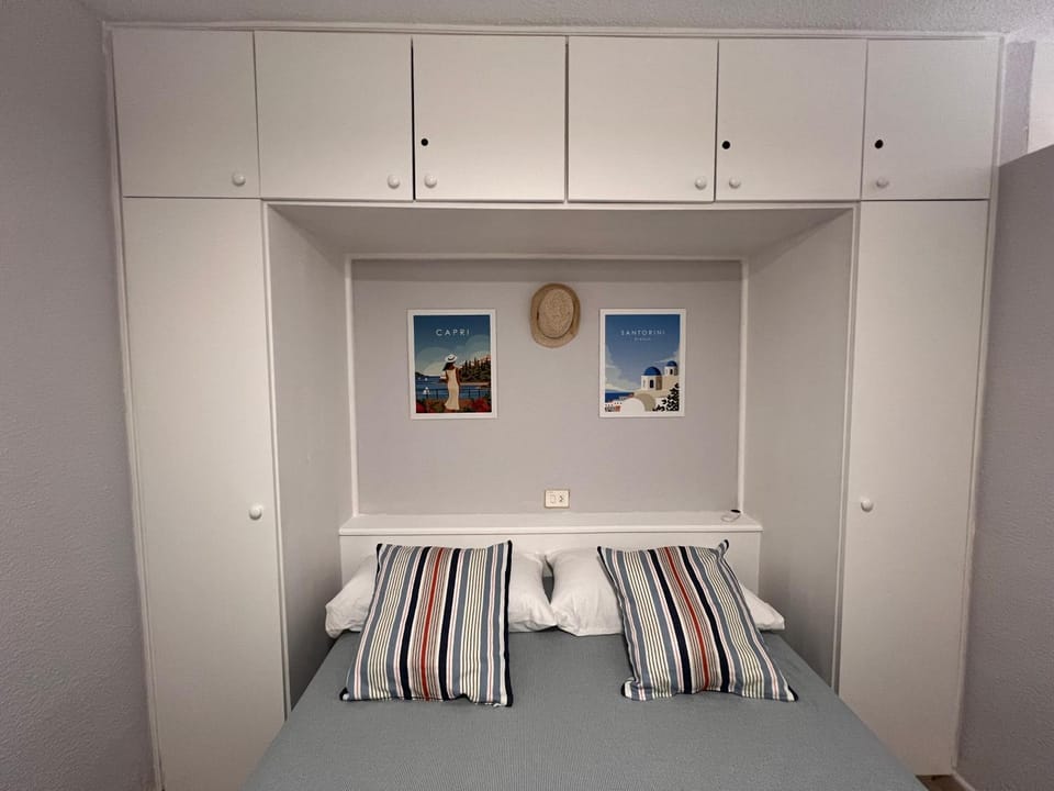 Bed, Bedroom, towels, wardrobe