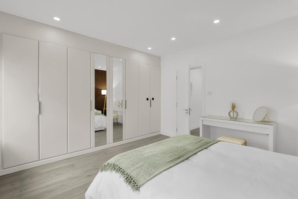 Bedroom, wardrobe