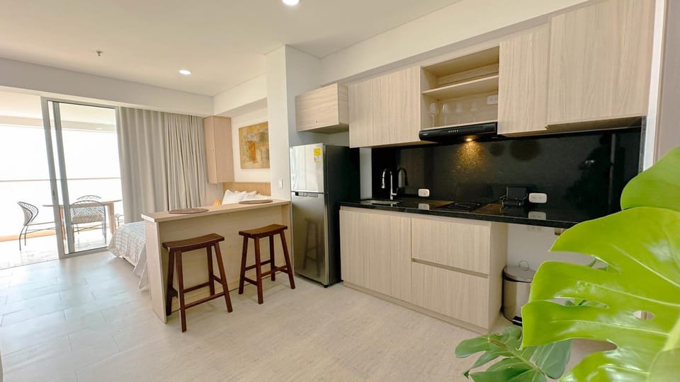 Kitchen or kitchenette, Dining area, stove
