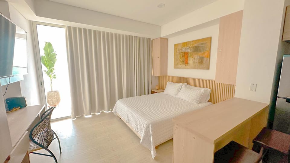 Bed, TV and multimedia, Photo of the whole room, Bedroom