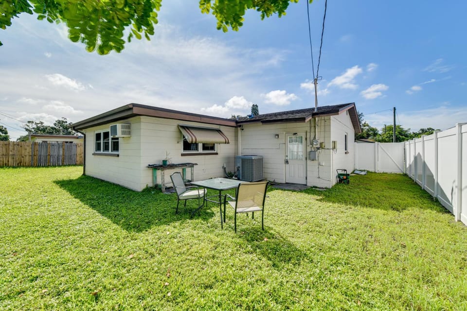 'Grandpa Dave’s Vintage Getaway' in Pinellas Park! House in Pinellas Park