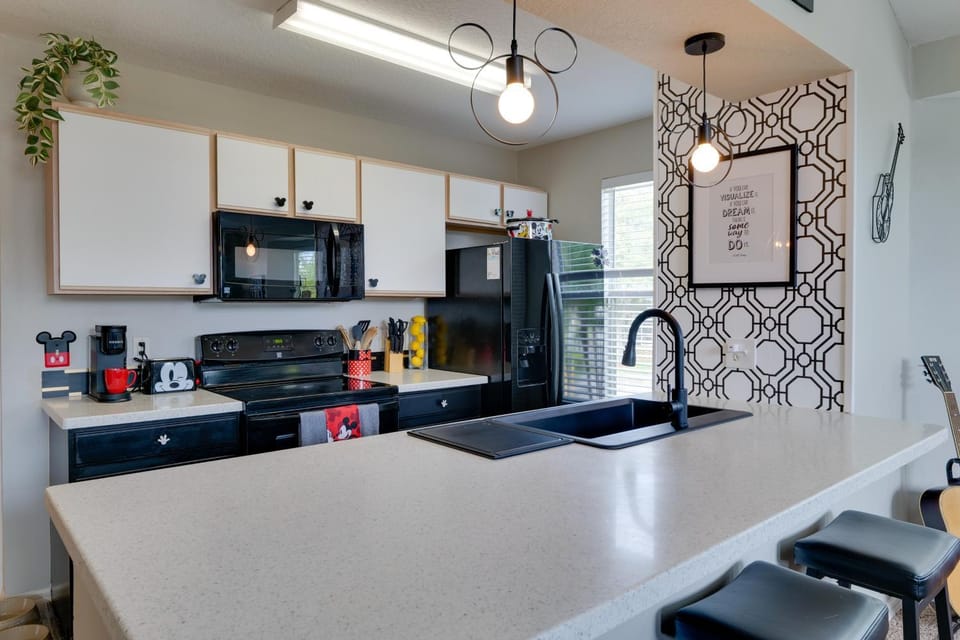 5 Mi to WDW: Resort-Style Condo w/ Pool Access House in Osceola County