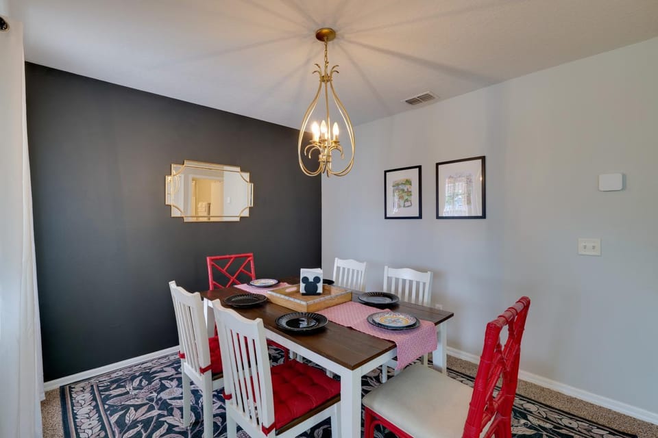 5 Mi to WDW: Resort-Style Condo w/ Pool Access House in Four Corners