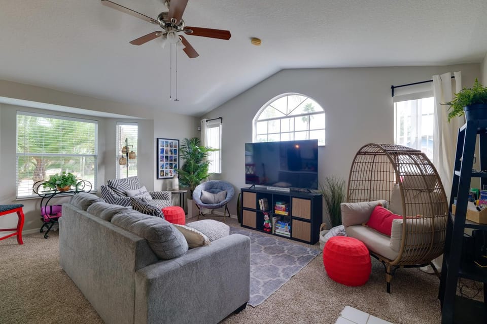 5 Mi to WDW: Resort-Style Condo w/ Pool Access House in Four Corners