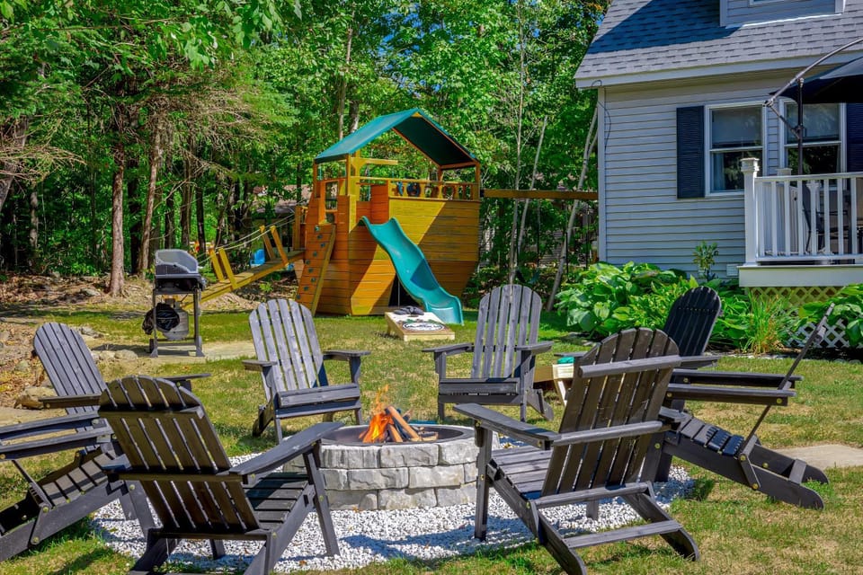 4BR Retreat, 16mi to Acadia, Firepit and Game Room House in Ellsworth