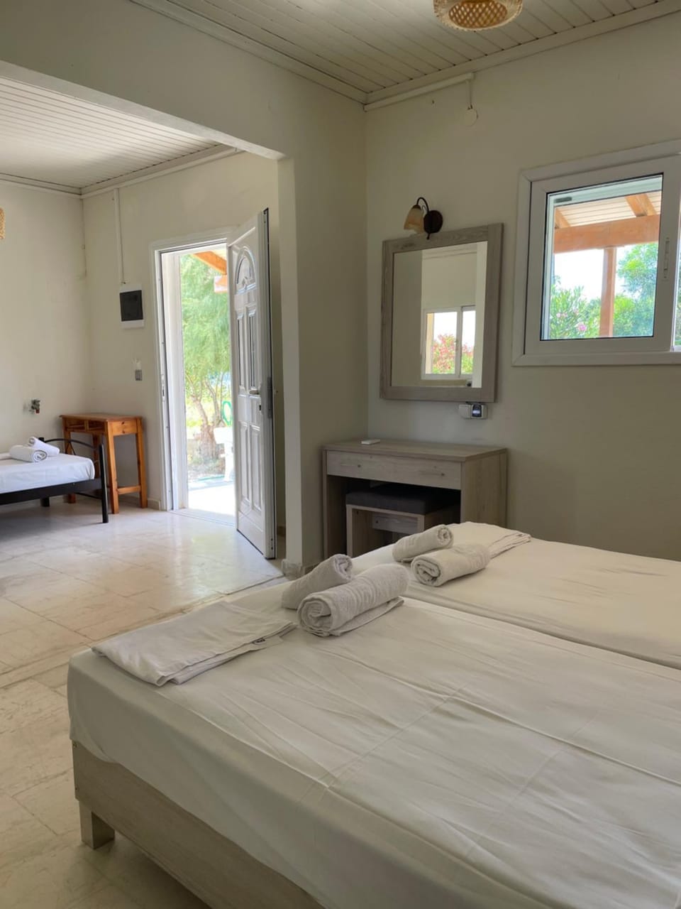 Bed, Photo of the whole room, Bedroom, towels