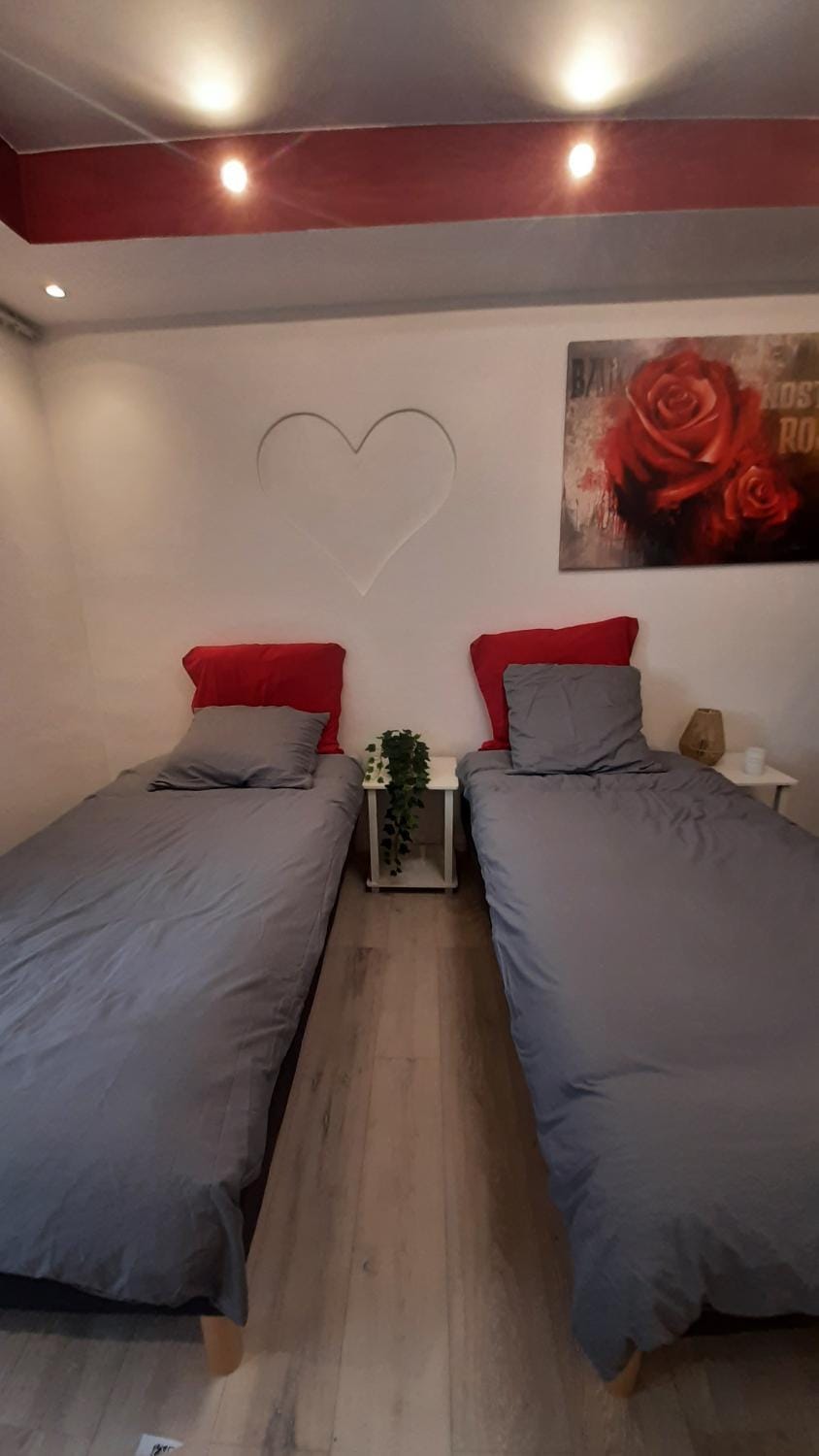 Bed, Photo of the whole room