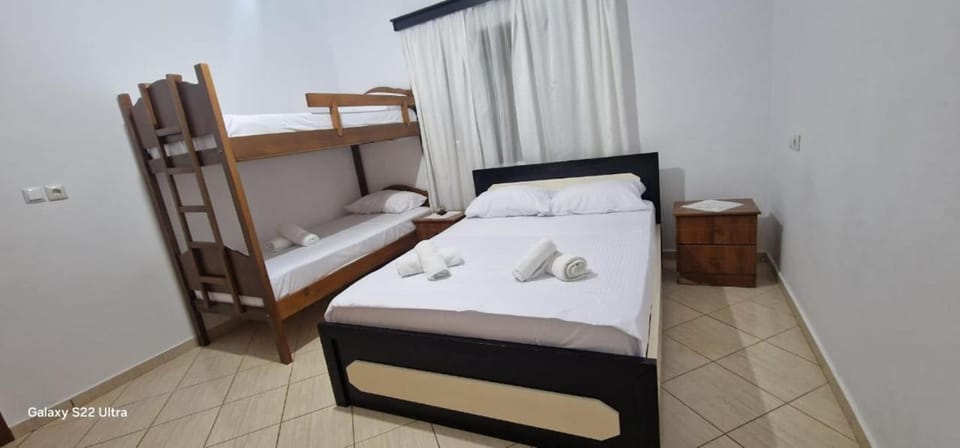 Klevis Guesthouse Apartment in Ksamil