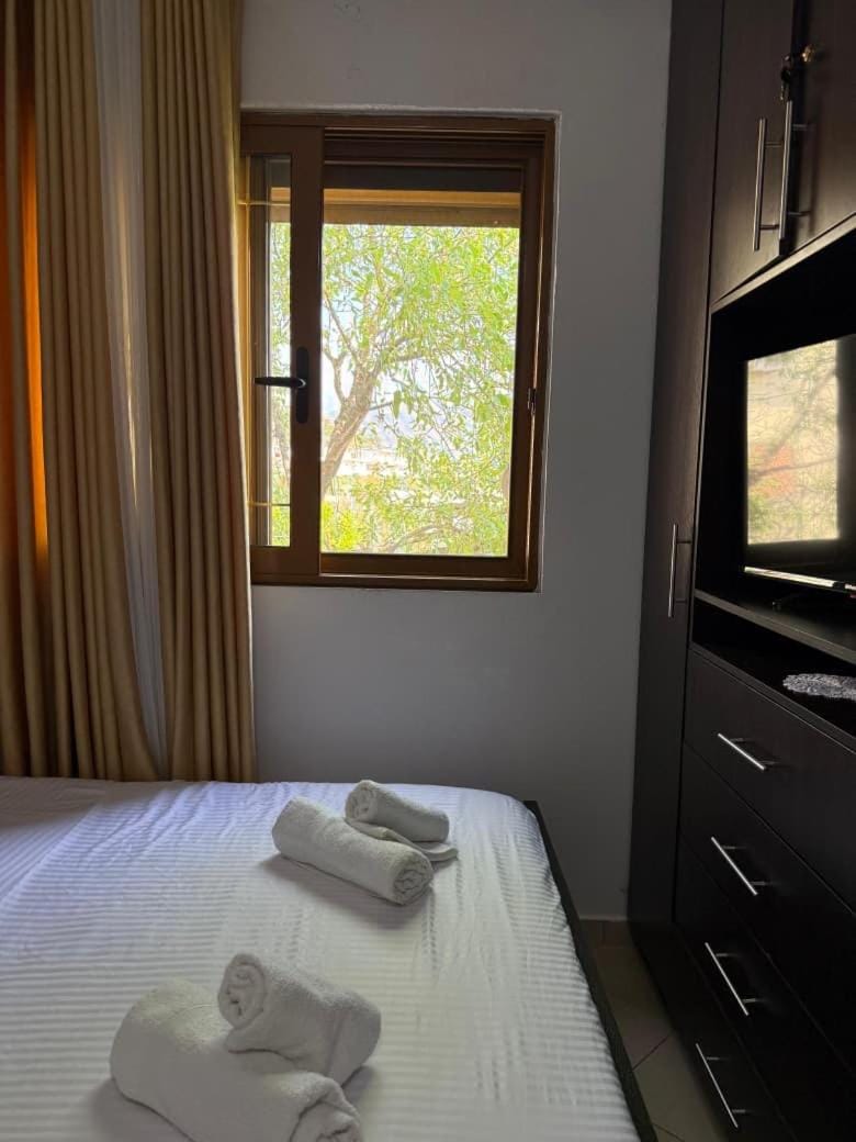 Klevis Guesthouse Apartment in Ksamil