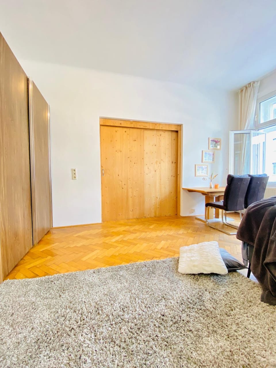 Bed, Seating area, Bedroom, wardrobe