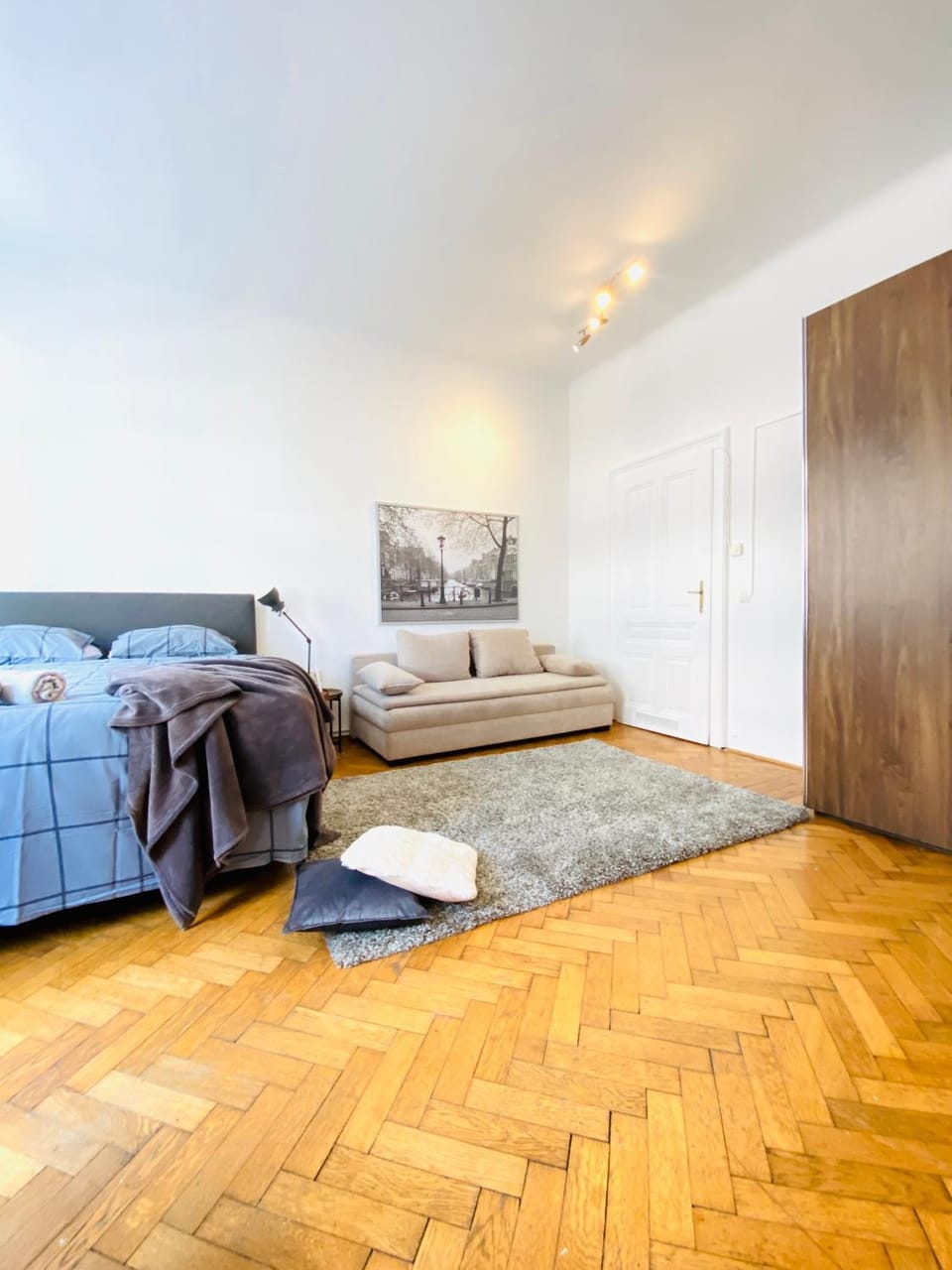 Bed, Seating area, Bedroom, wardrobe
