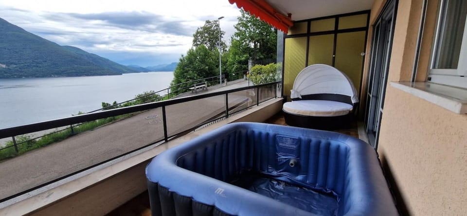 Day, Natural landscape, Hot Tub, Balcony/Terrace, Lake view, Mountain view, Pool view, Open Air Bath