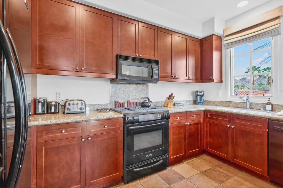 LV372 Upstairs Legacy Villa 3BD-3BA near Main Pool Apartment in Indian Wells
