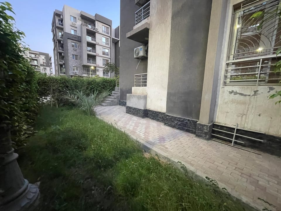 Garden, Living room