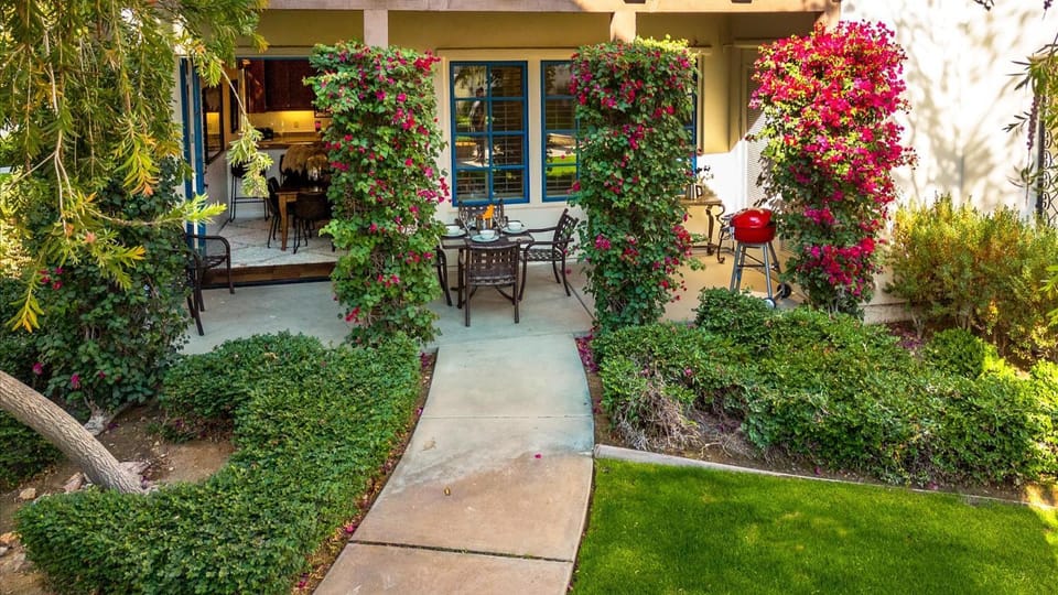 LV353 Downstairs 3BD-3BA Near Main and Kids Pool Apartment in Indian Wells