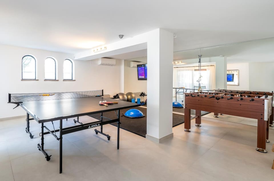 Communal lounge/ TV room, Living room