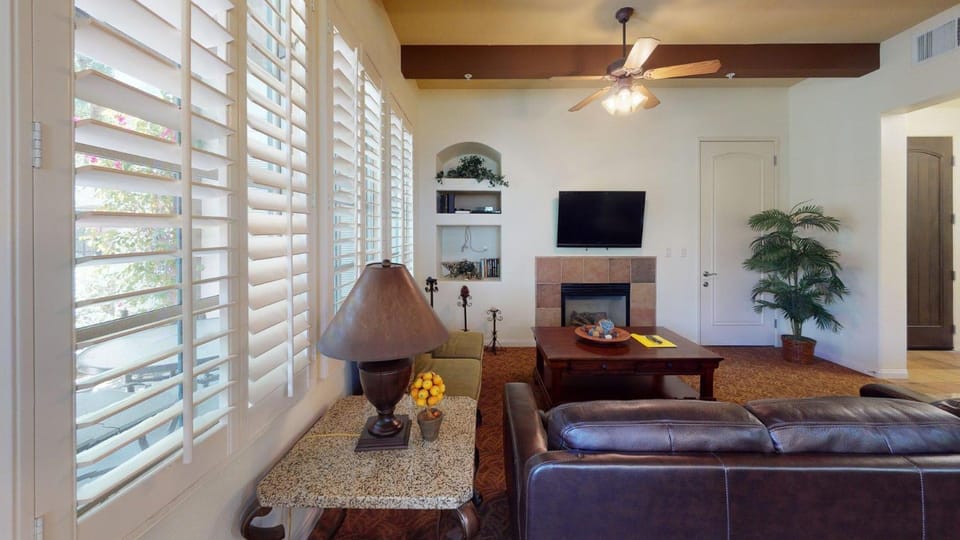 LV352 Downstairs 3BD-3BA LV Lock-Off Steps to Pool Apartment in Indian Wells