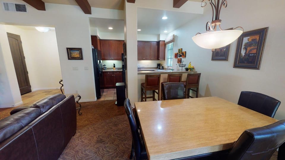 LV352 Downstairs 3BD-3BA LV Lock-Off Steps to Pool Apartment in Indian Wells
