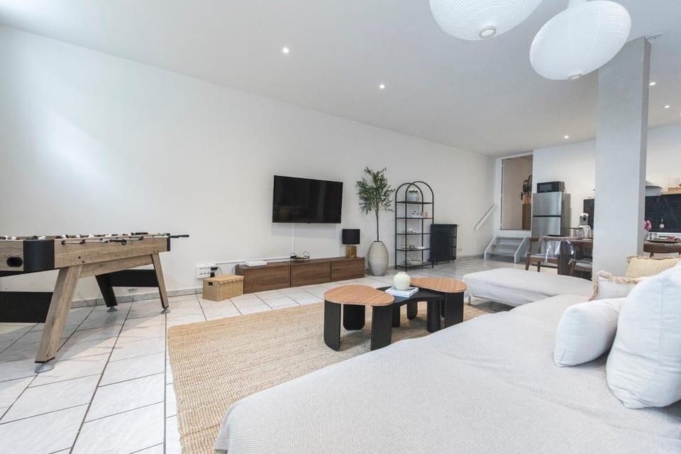 Loft Station Parking Video Projector near Tours Apartment in Tours