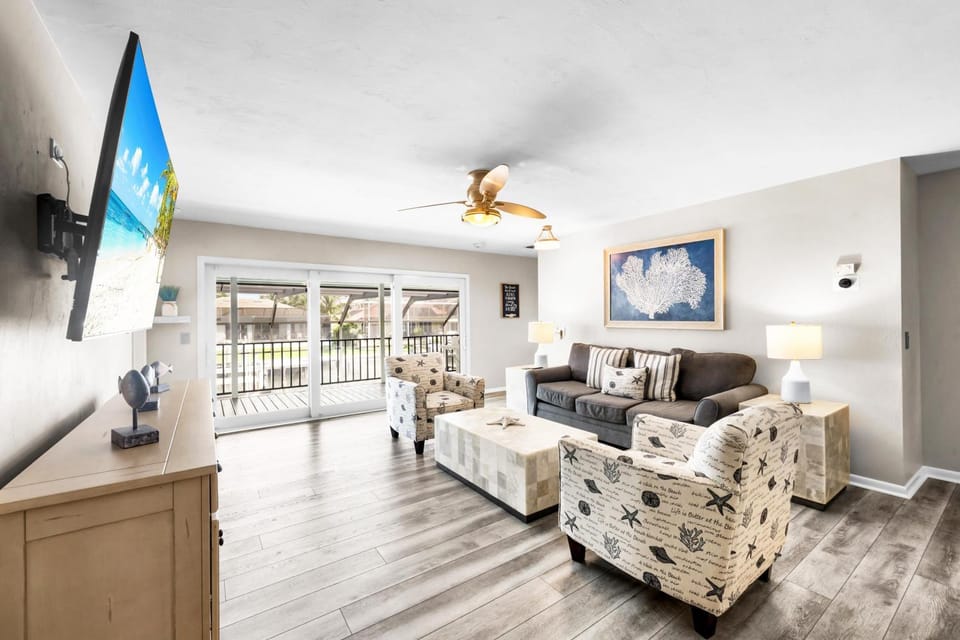 1672 Barbarosa Court House in Marco Island