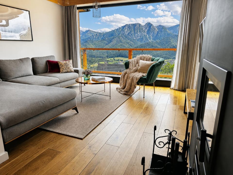Bedroom, Mountain view