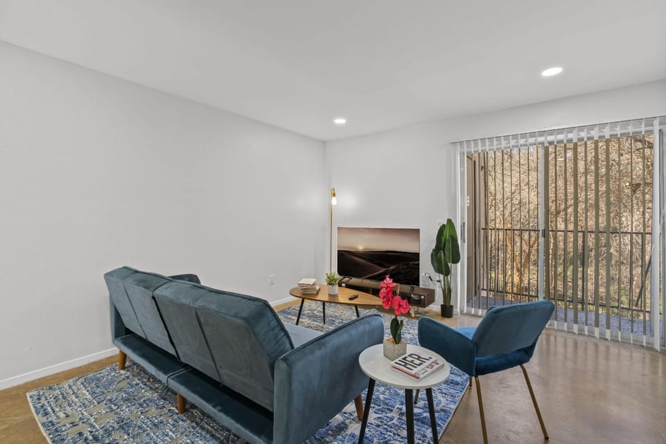 SOCO Park view The Perfect Location Free Pkg Apartment in Austin