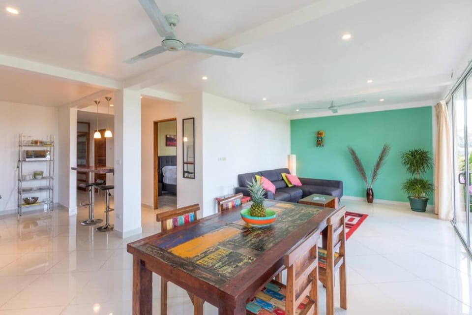 Lapa Roja, 2BR Ocean View Apartment in Villa Mar y Sol, Nature Apartment in Quepos