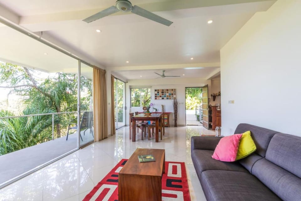 Lapa Roja, 2BR Ocean View Apartment in Villa Mar y Sol, Nature Apartment in Quepos