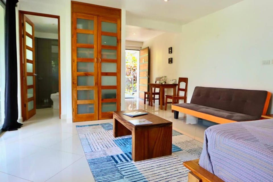 Mariposa, 1BR Apart in Villa Mar y Sol, Pool, Balcony, and Wildlife Apartment in Quepos