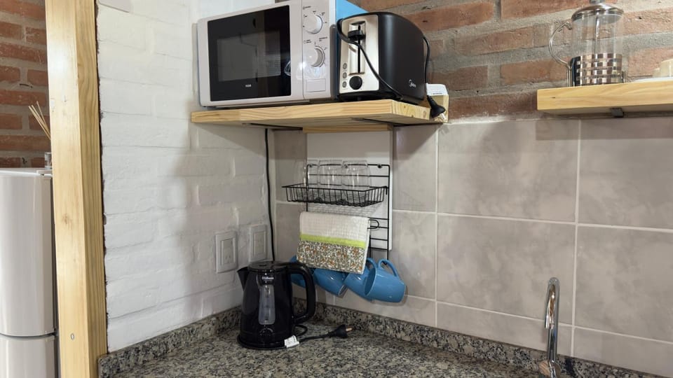 Coffee/tea facilities, Kitchen or kitchenette, microwave, toaster
