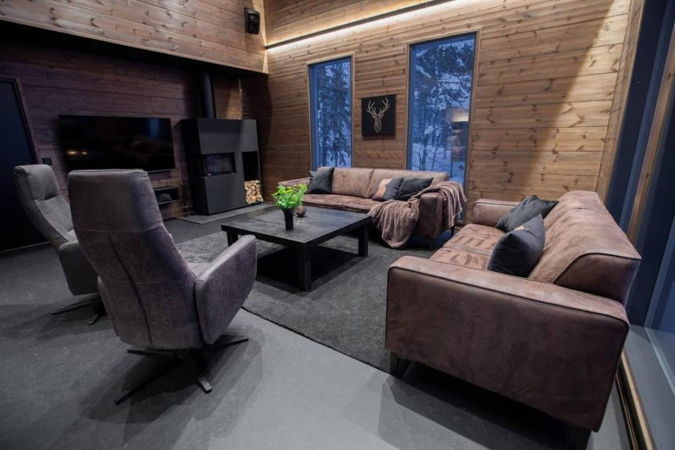 TV and multimedia, Living room, Seating area, Evening entertainment