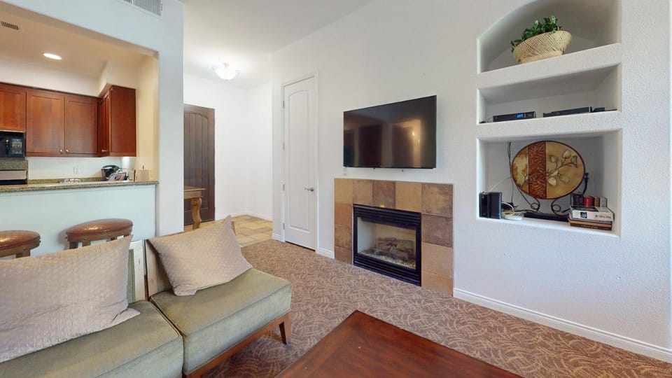 LV261 Spacious 2BD-2BA Legacy Villa on Main Paseo Apartment in Indian Wells