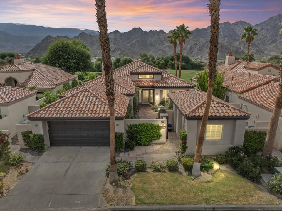 Nicklaus Private PGA WEST Double Fairway Santa Rosa Views 4 Ensuite Full Baths House in La Quinta