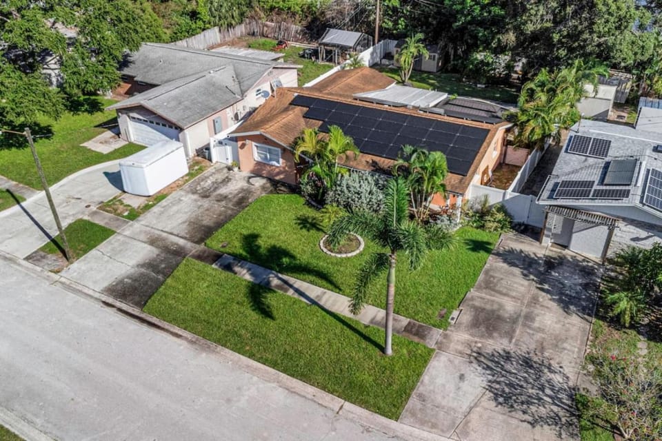 Property building, Neighbourhood