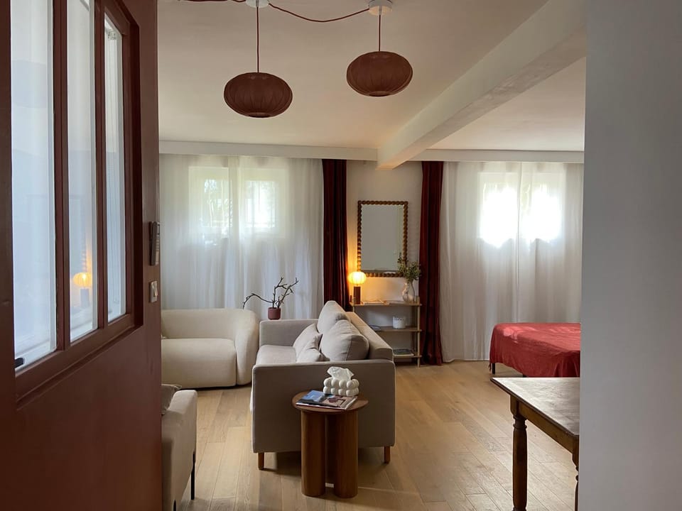 Living room, Photo of the whole room