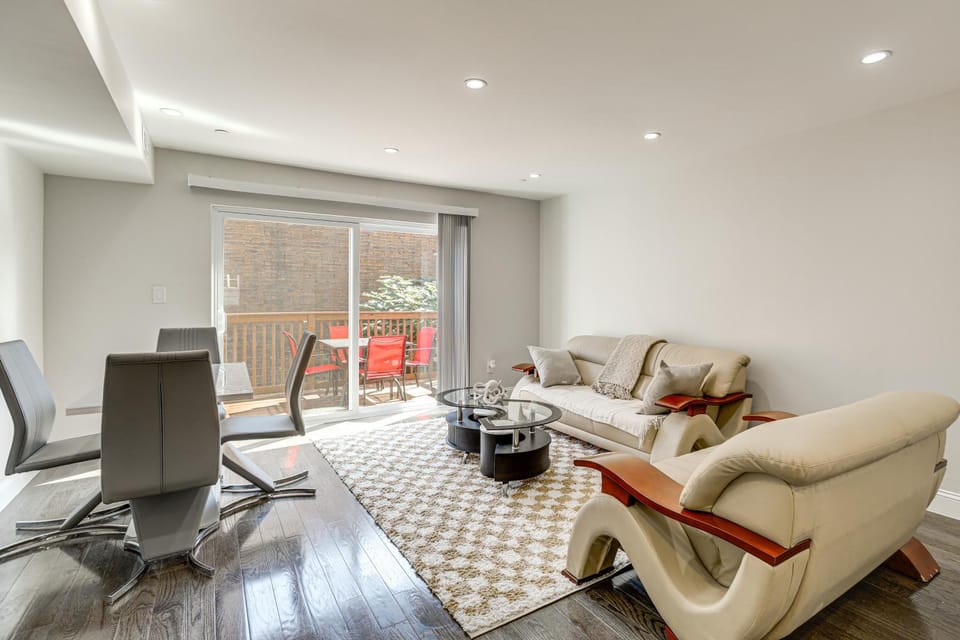Remote Work Hub: Philly Condo 3 Mi to Center City! House in Philadelphia