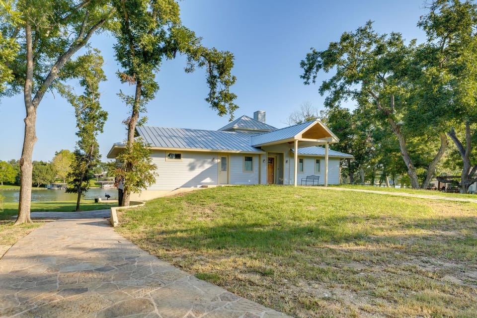 Luxe Waterfront Home w/ Boat Slip in New Braunfels House in New Braunfels