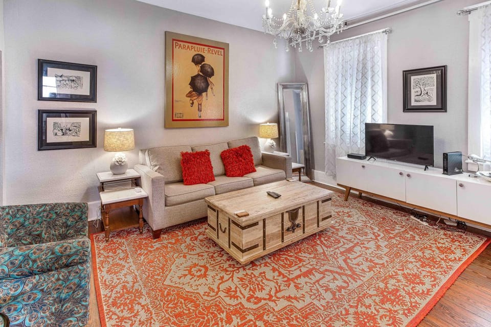 Luxe Eleven by Lucky Savannah Apartment in Savannah