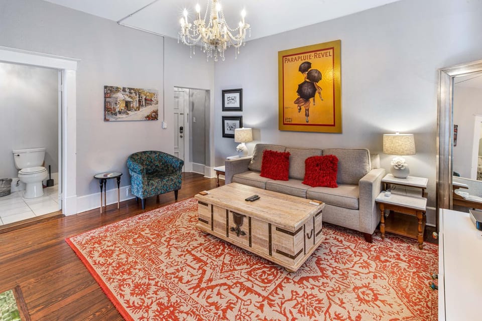 Luxe Eleven by Lucky Savannah Apartment in Savannah