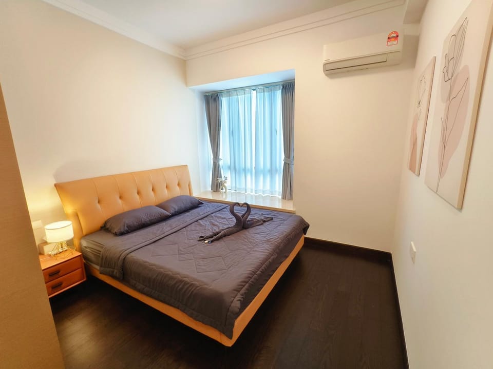 R&F Sea View 2BR New Luxury Design 5pax, Pet Friendly 1CP Netflix I CIQ RTS High Floor Unblock Super Sea View Apartment in Johor Bahru