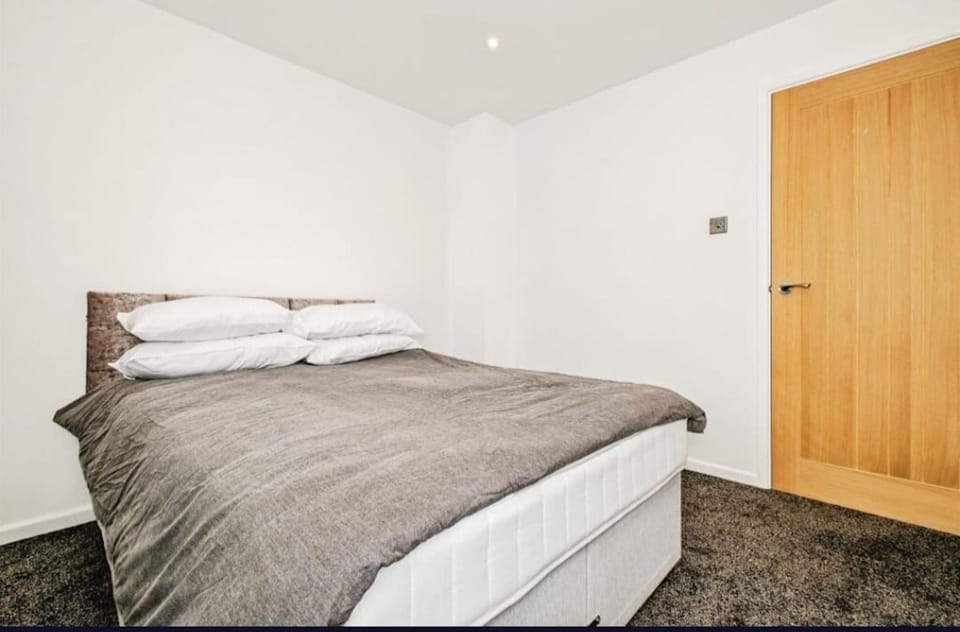 Bed, Night, Photo of the whole room, Bedroom