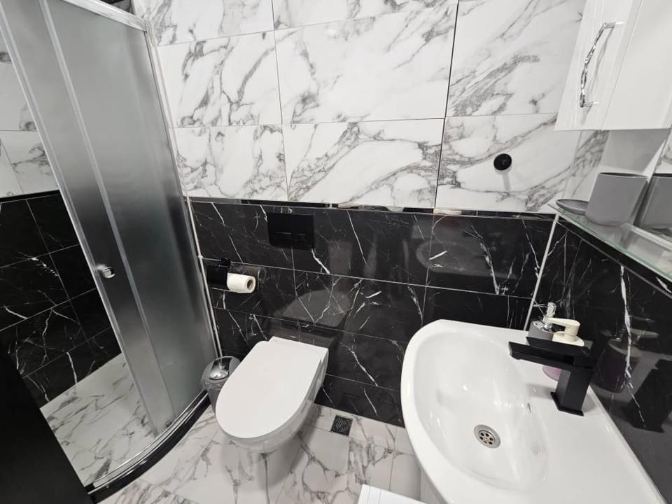 Shower, Toilet, Bathroom