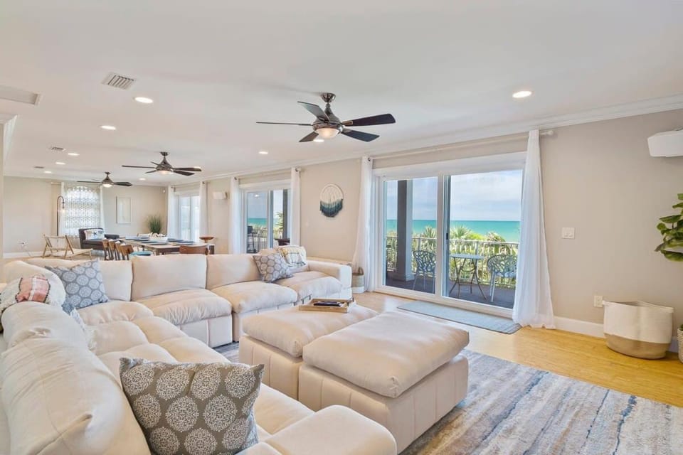 Oceanfront 4 Bed Beach House in Flagler House in Palm Coast