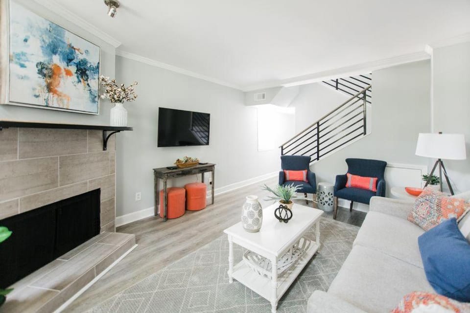 Lynwood Collection on Forsyth 14A by Lucky Savannah Apartment in Savannah